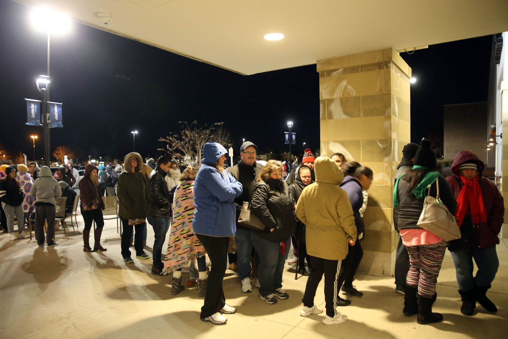 112418_nws_blackfriday (9)